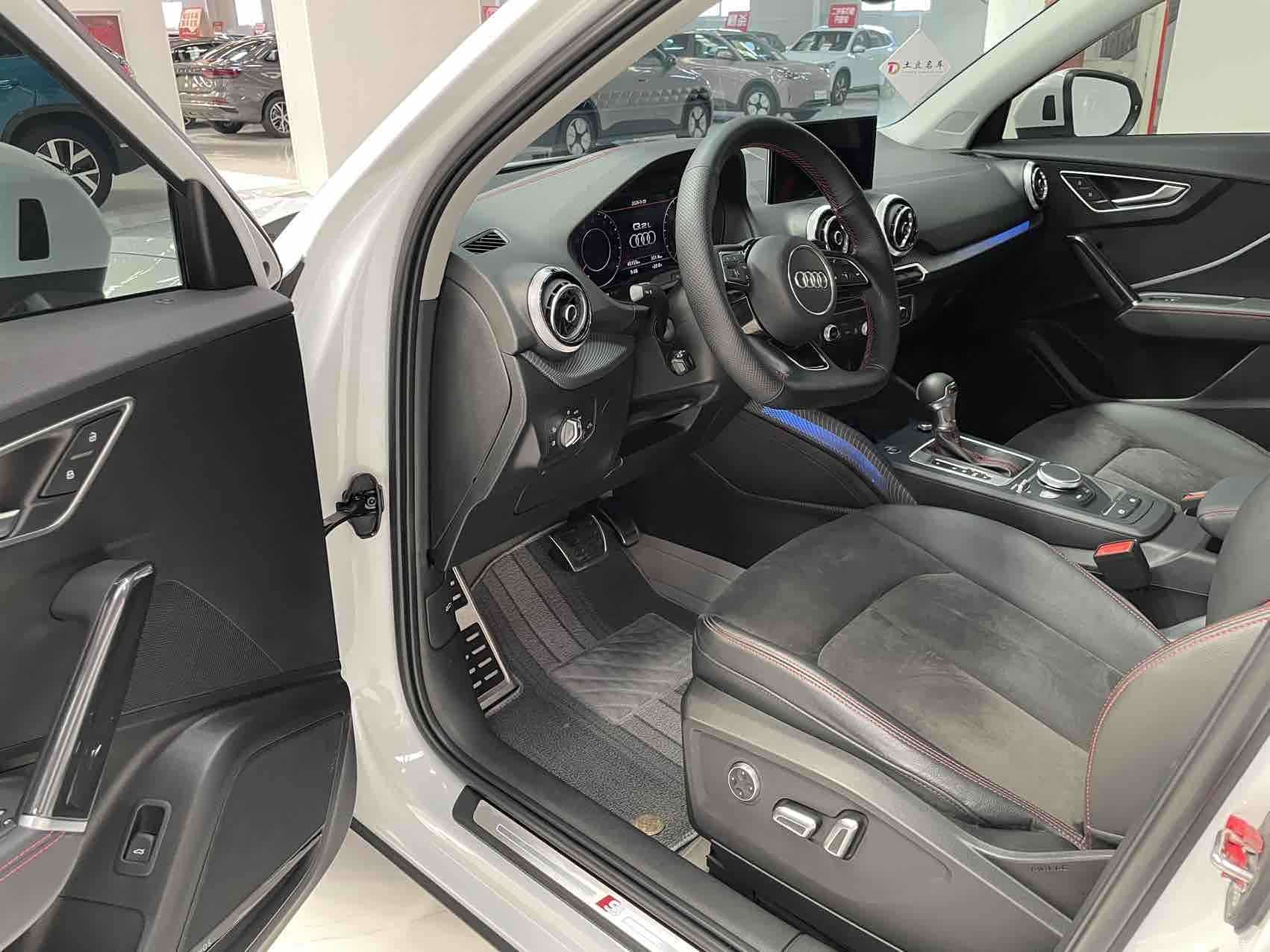 Audi Q2L, 2023 7