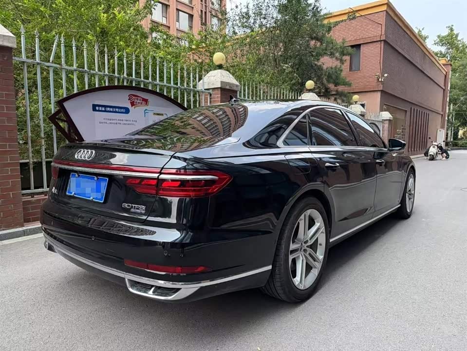 Audi A8