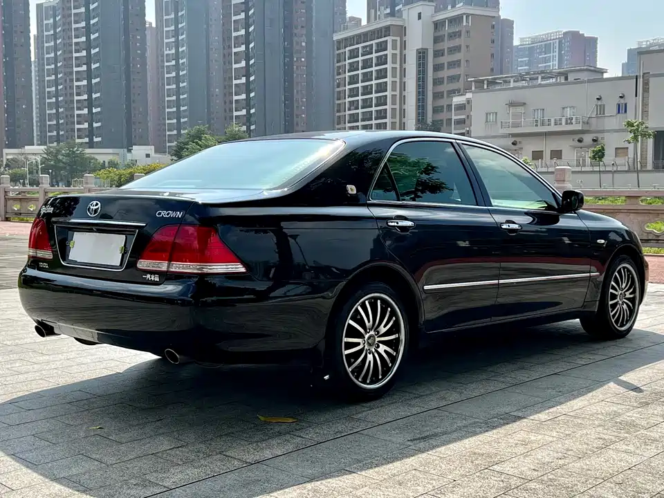 Toyota crown