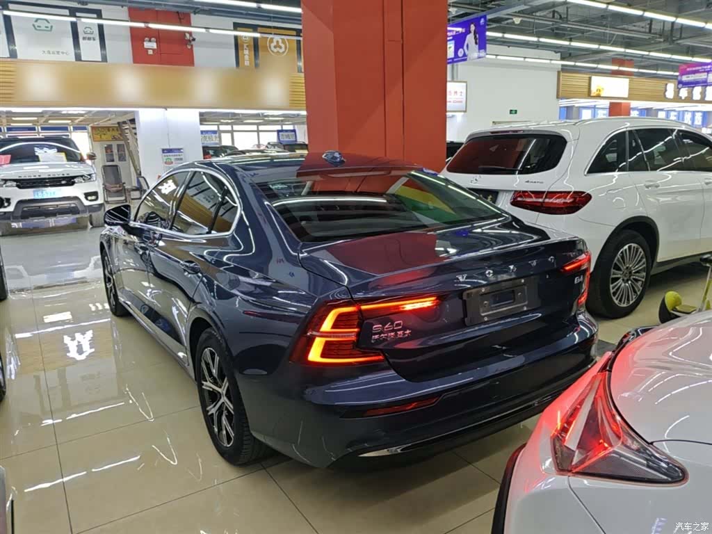 Volvo S60, 2023 все фото