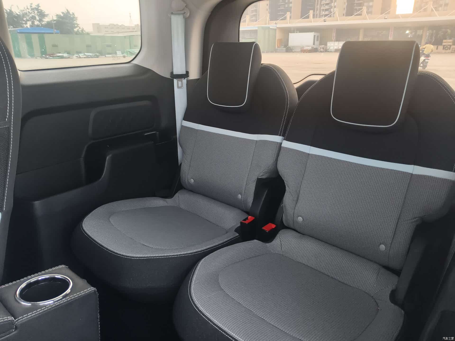 Wuling E300, 2021 10