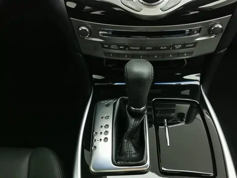 Infiniti Q70