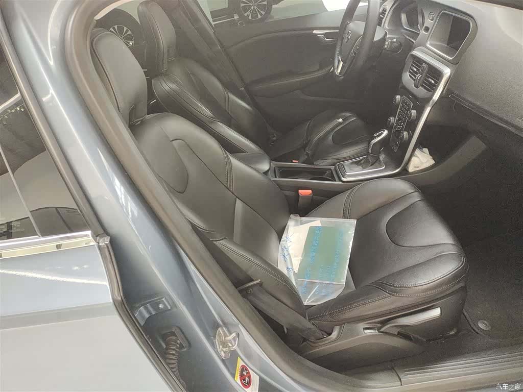 Volvo V40, 2018 25