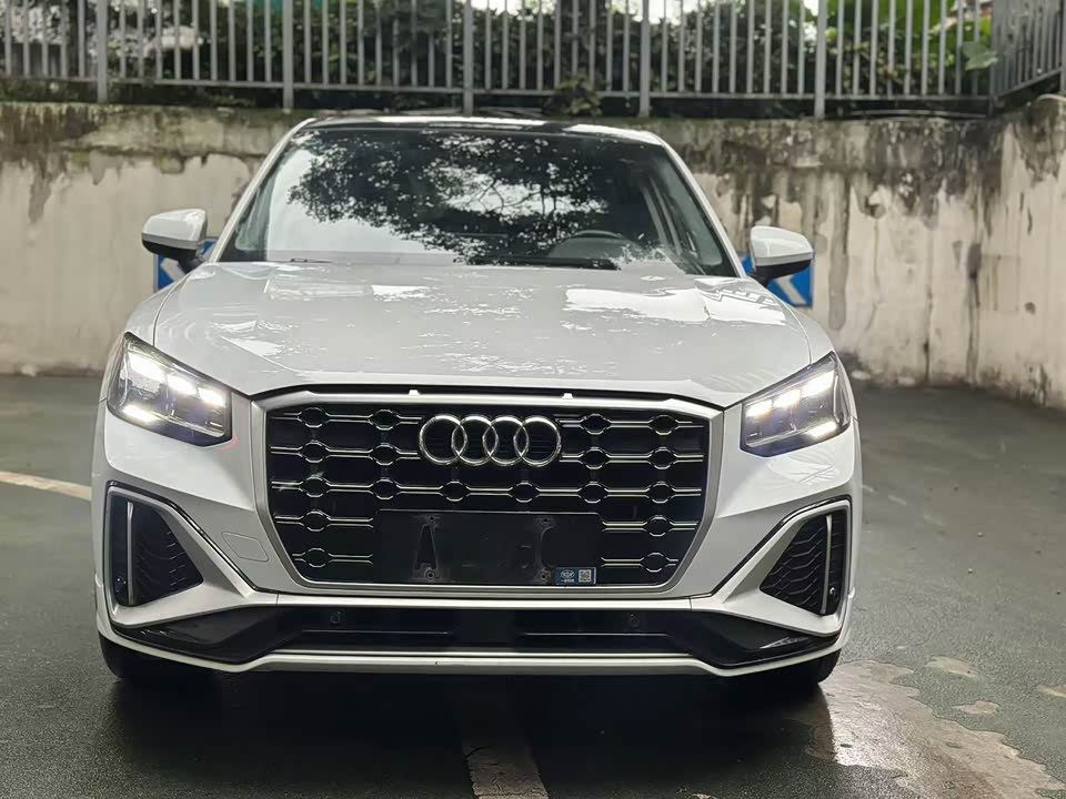 Audi Q2L