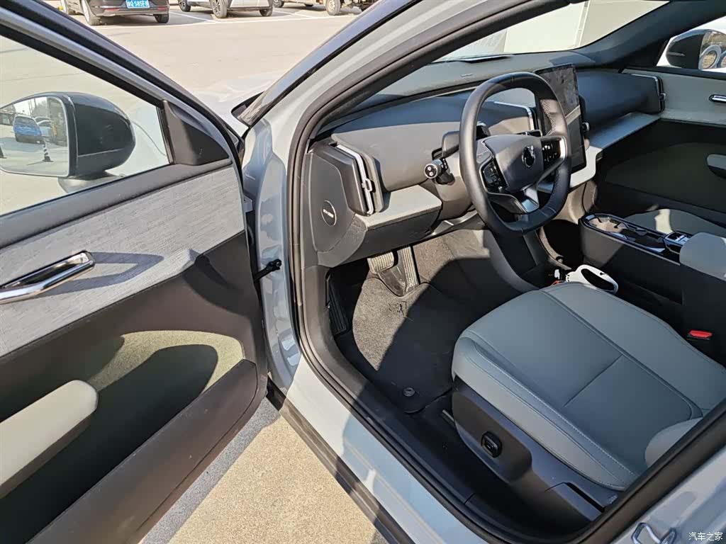 Volvo EX30, 2024 13