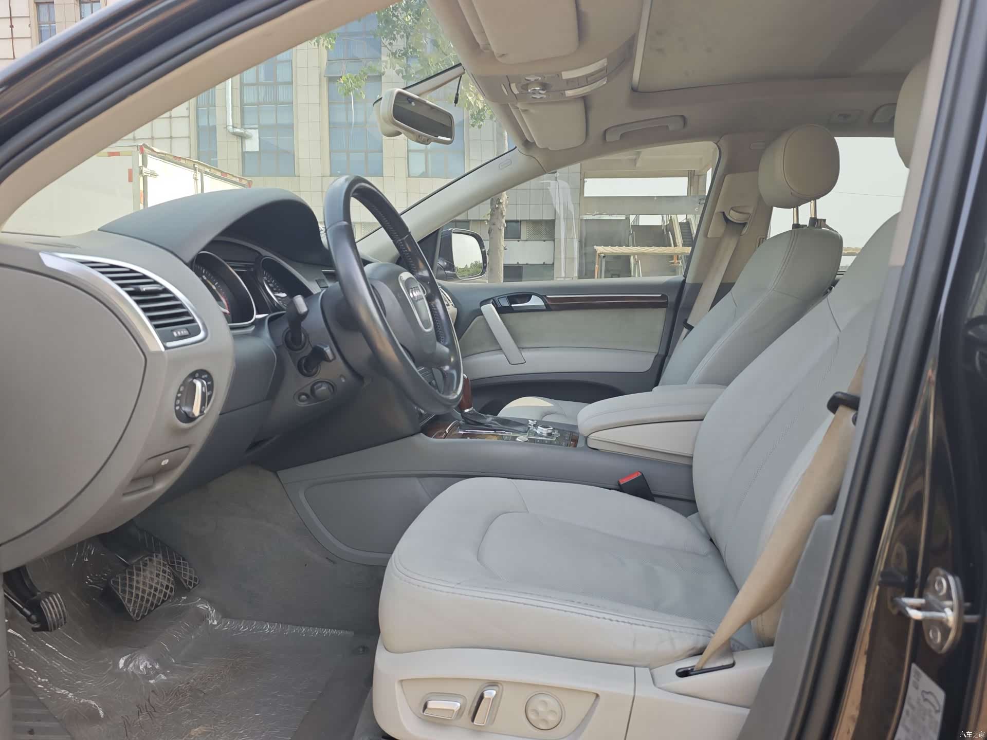 Audi Q7, 2011 4