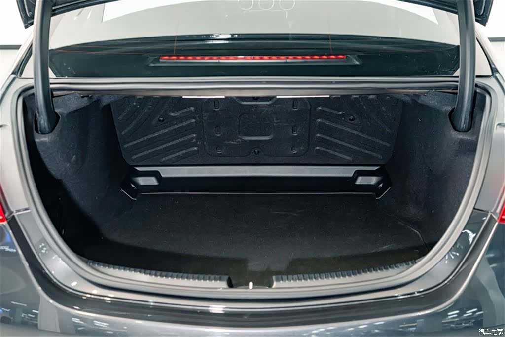 Mercedes-Benz C-Class, 2023 20