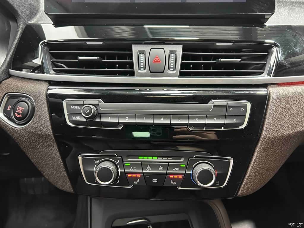 BMW X1, 2022 все фото