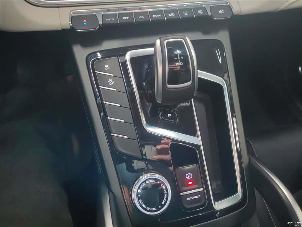 Geely Boyue, 2022 14
