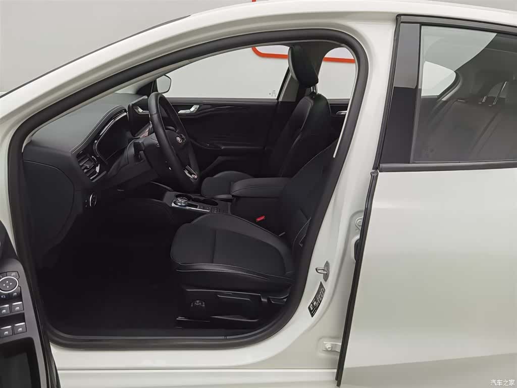 Ford Focus, 2022 10