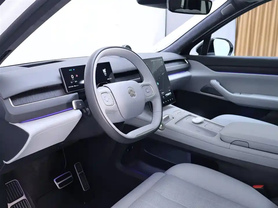 NIO ES8