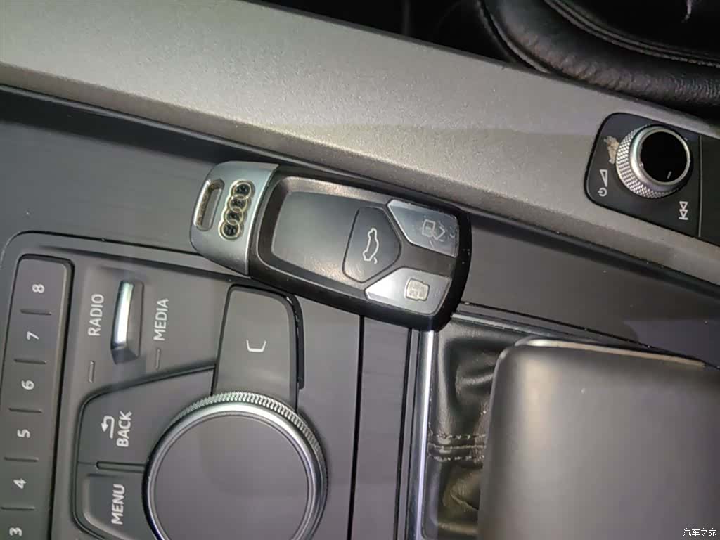 Audi A4L, 2018 9