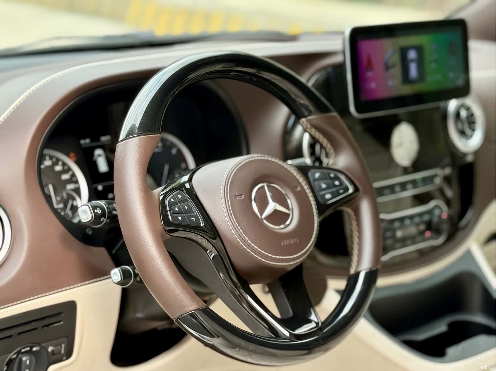 Mercedes-Benz 7, 2021 14