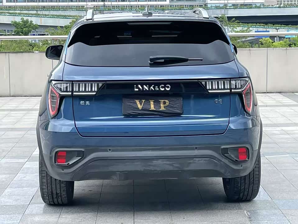 Lynk & Co 01