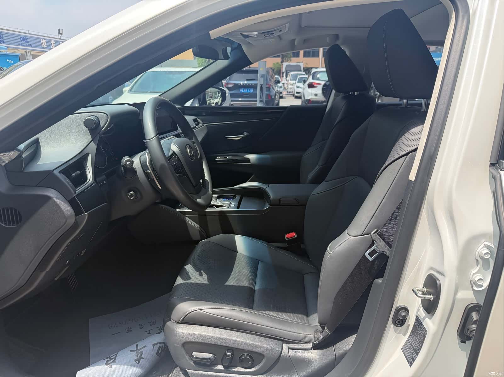 Lexus ES, 2023 все фото