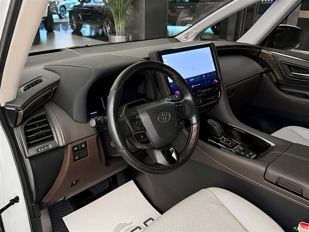 Toyota Alphard, 2024 6
