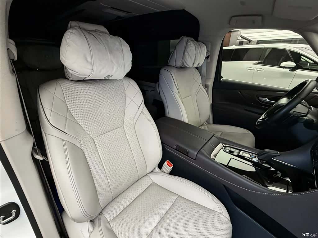 Toyota Alphard, 2024 14