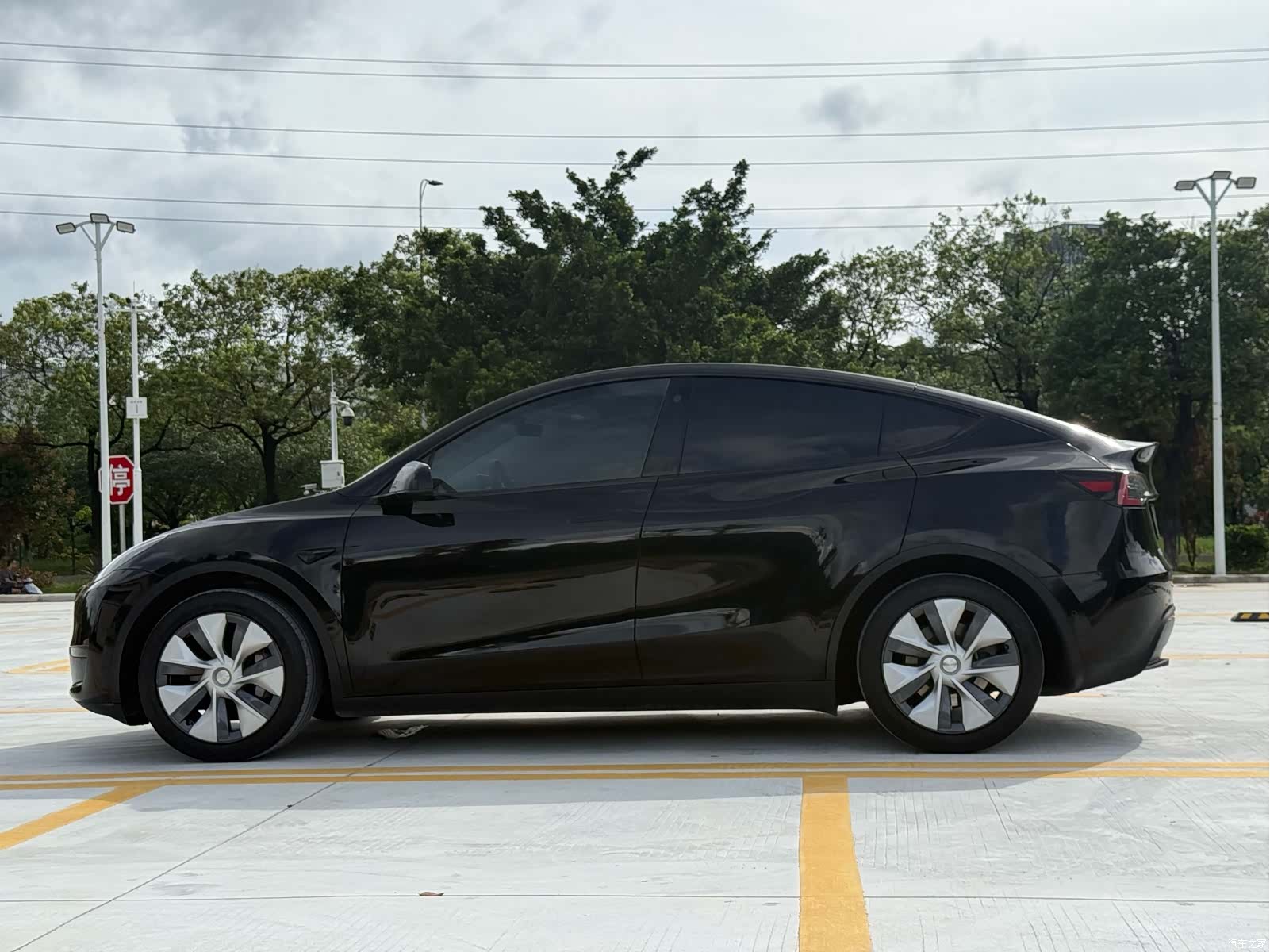 Tesla Model Y, 2022 16