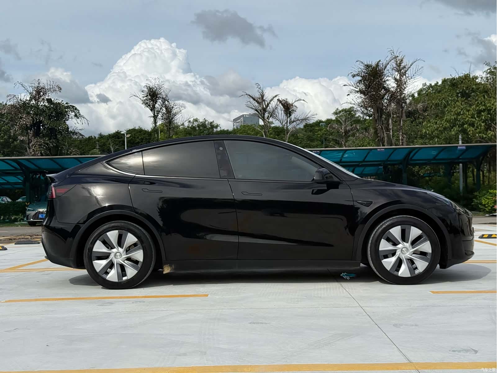 Tesla Model Y, 2022 17