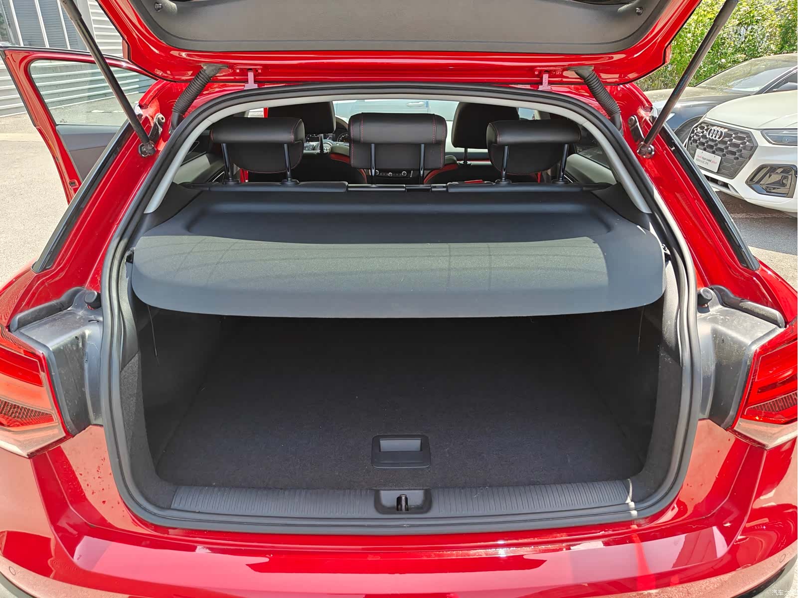 Audi Q2L, 2019 9