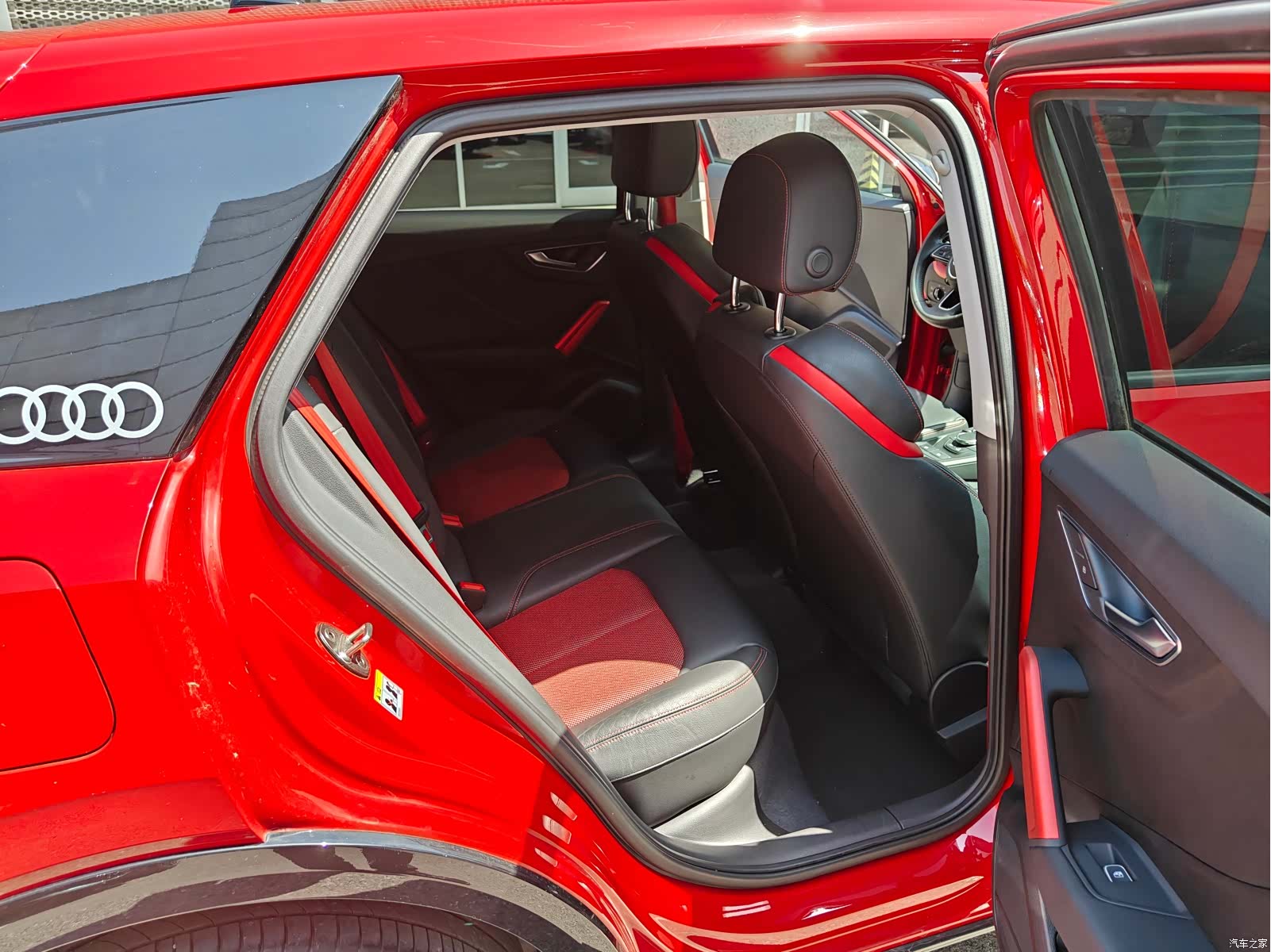 Audi Q2L, 2019 10