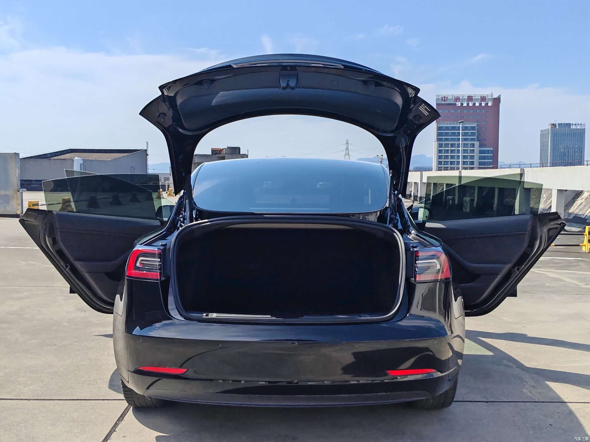 Tesla Model 3, 2023 15