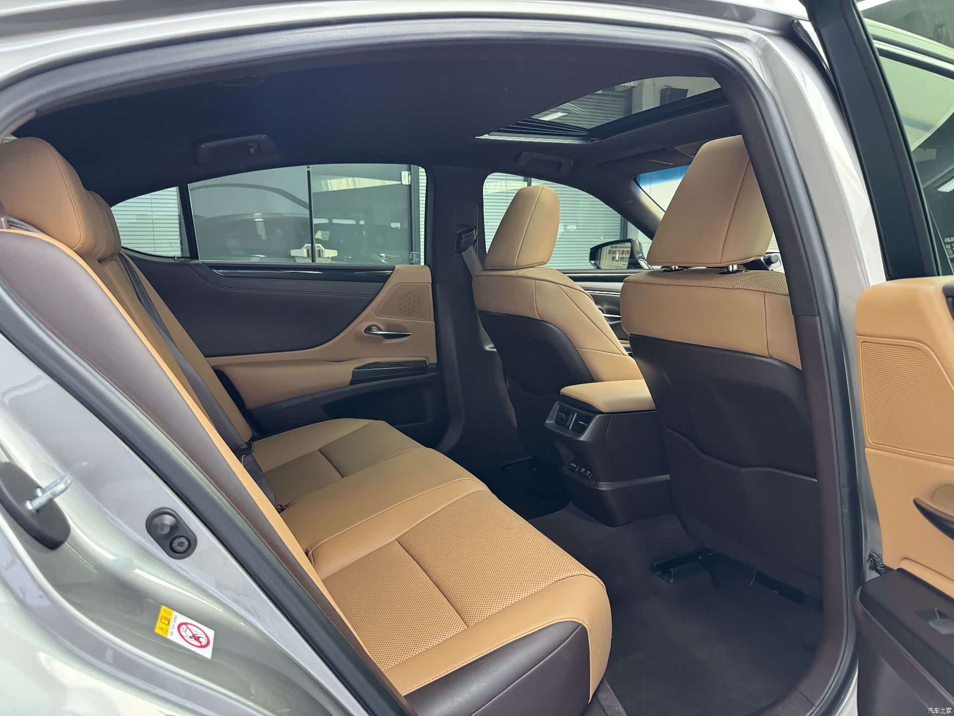 Lexus ES, 2019 12