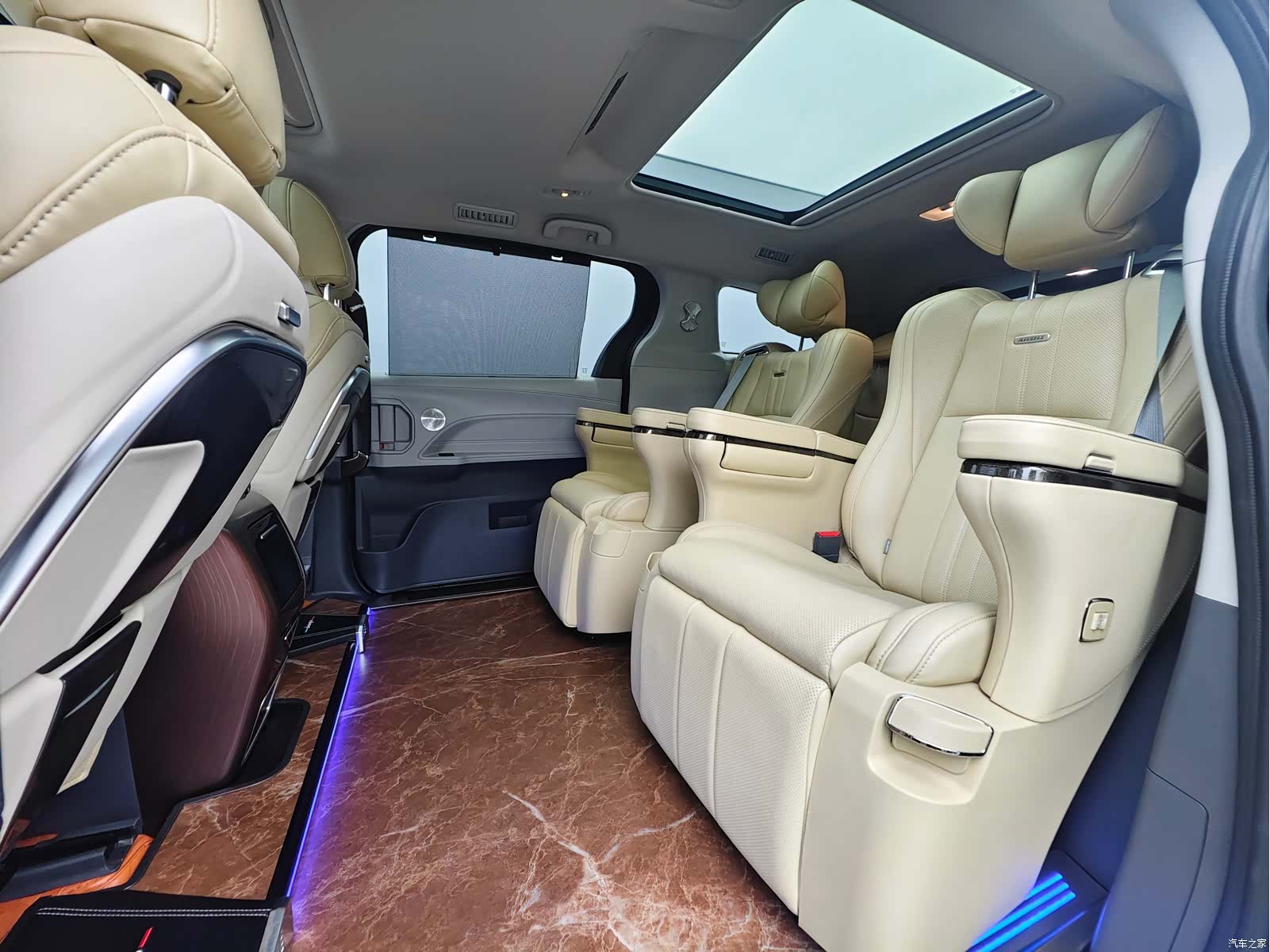 Toyota Granvia, 2024 17