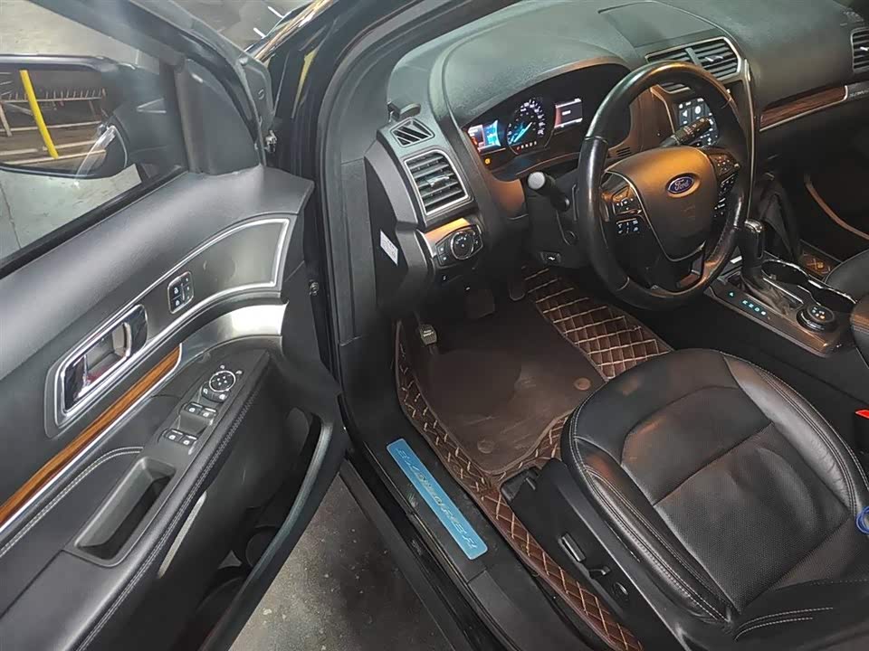 Ford Explorer Ford Explorer