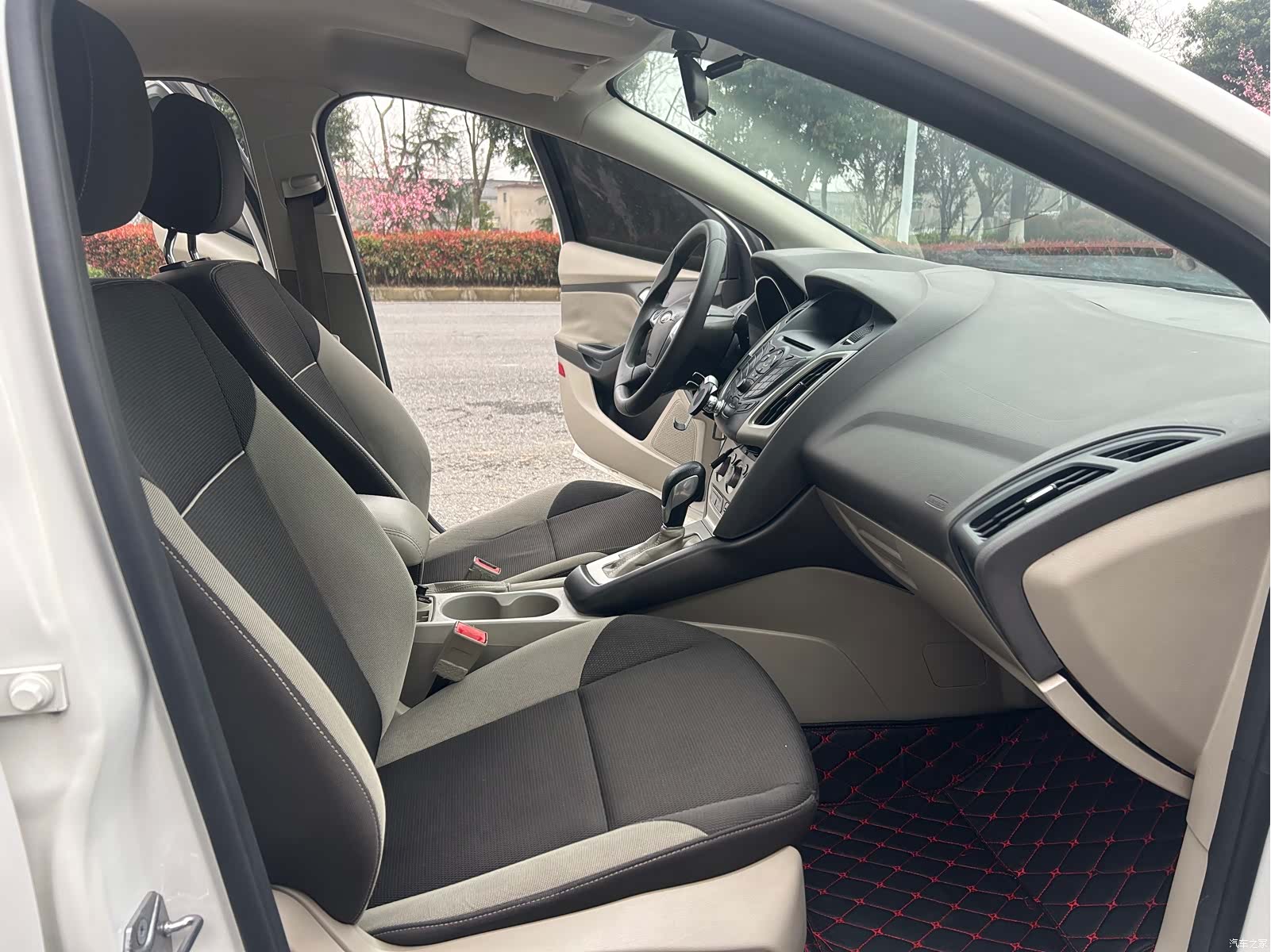 Ford Focus, 2015 11