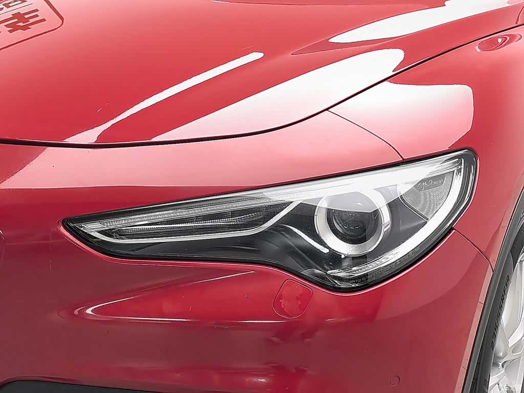 Alfa Romeo Stelvio, 2017 7