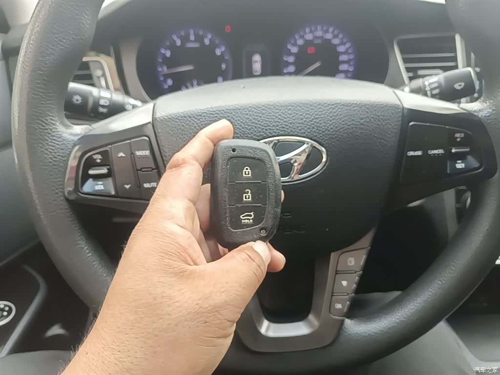 Hyundai GLS, 2016 9