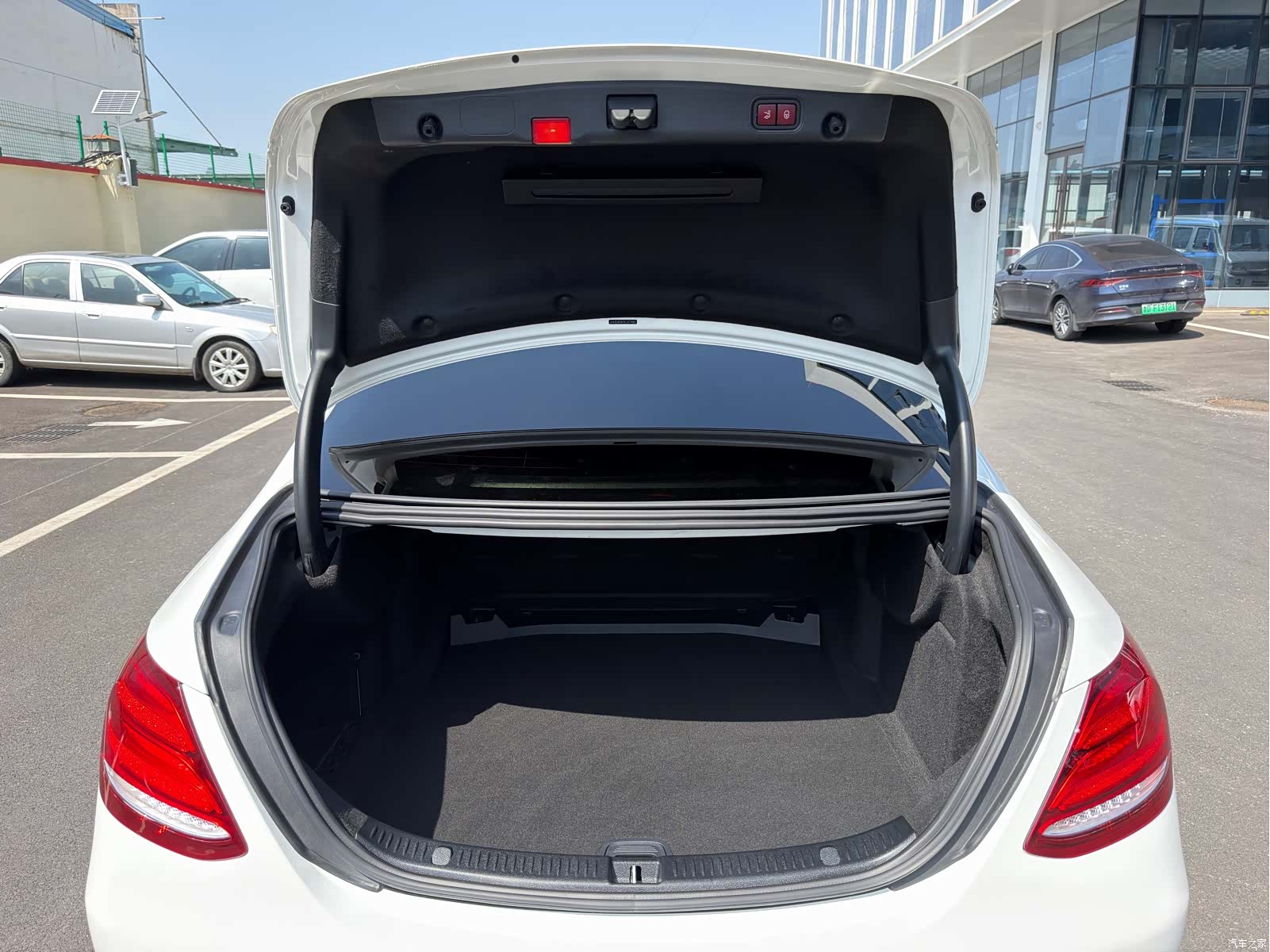 Mercedes-Benz E-Class, 2019 15