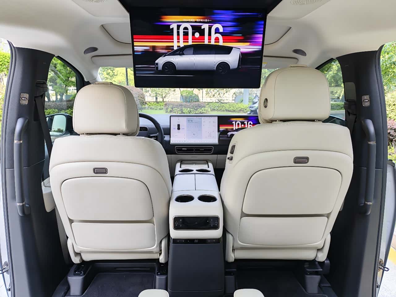 Li Auto MEGA, 2025 10