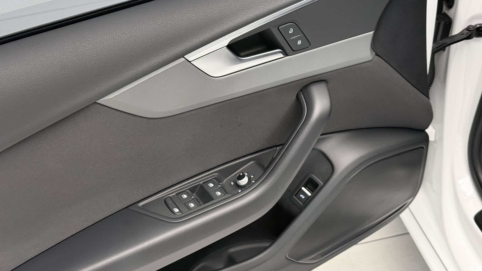 Audi A4L, 2018 11