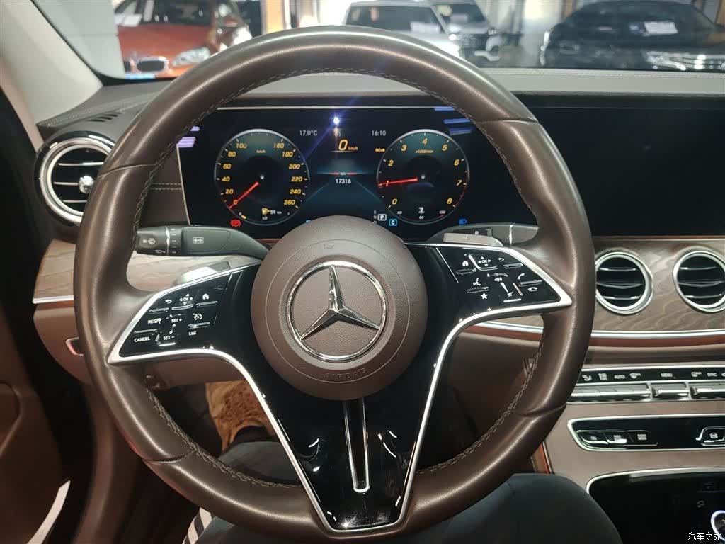 Mercedes-Benz E-Class, 2023 3