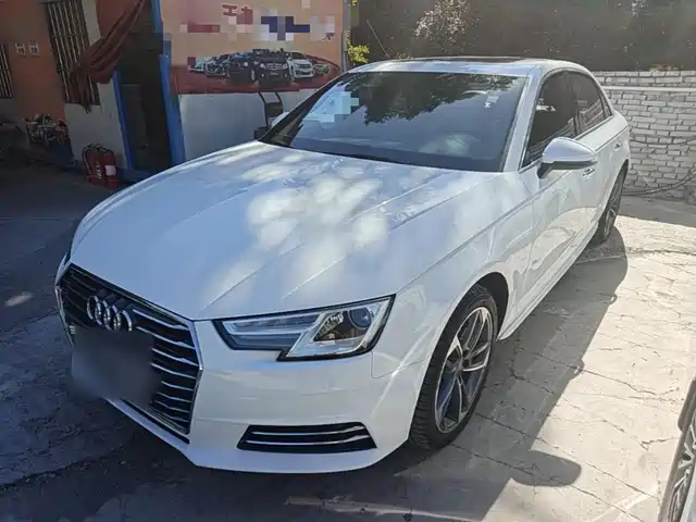 Audi A4L 2018 — купить из Китая под заказ