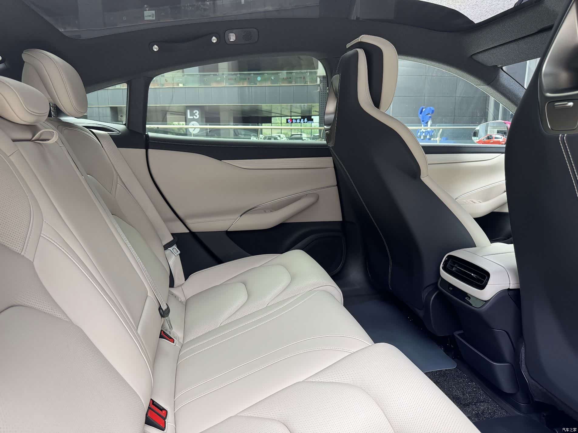 Xiaomi SU7, 2025 7