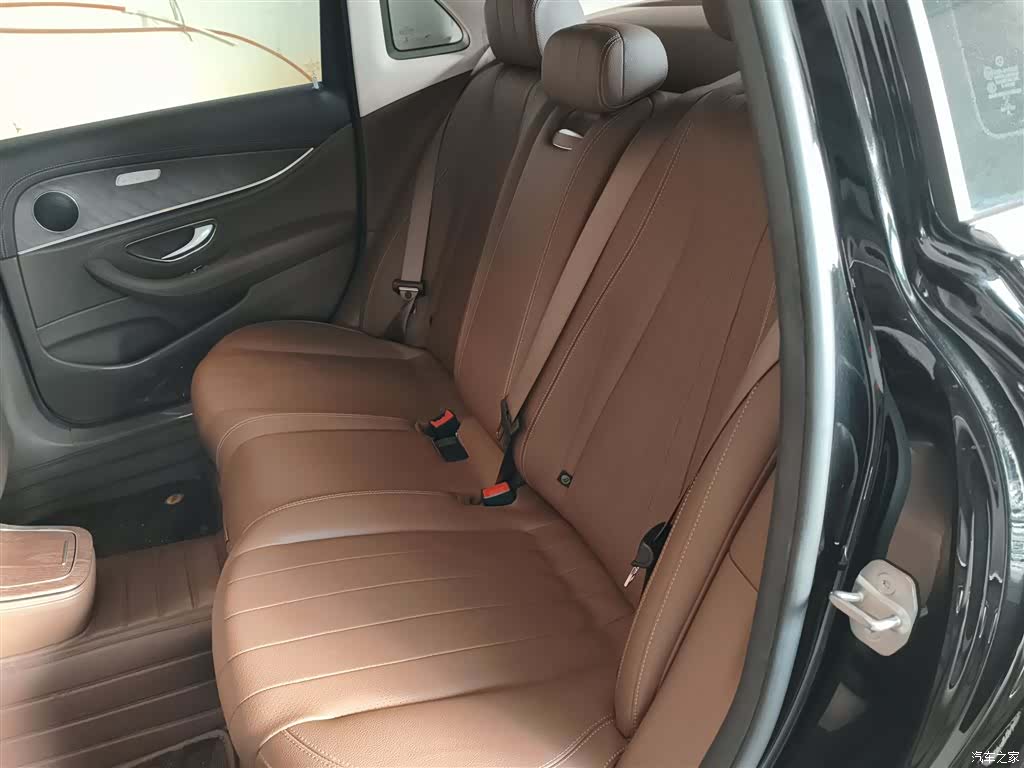 Mercedes-Benz E-Class, 2023 13