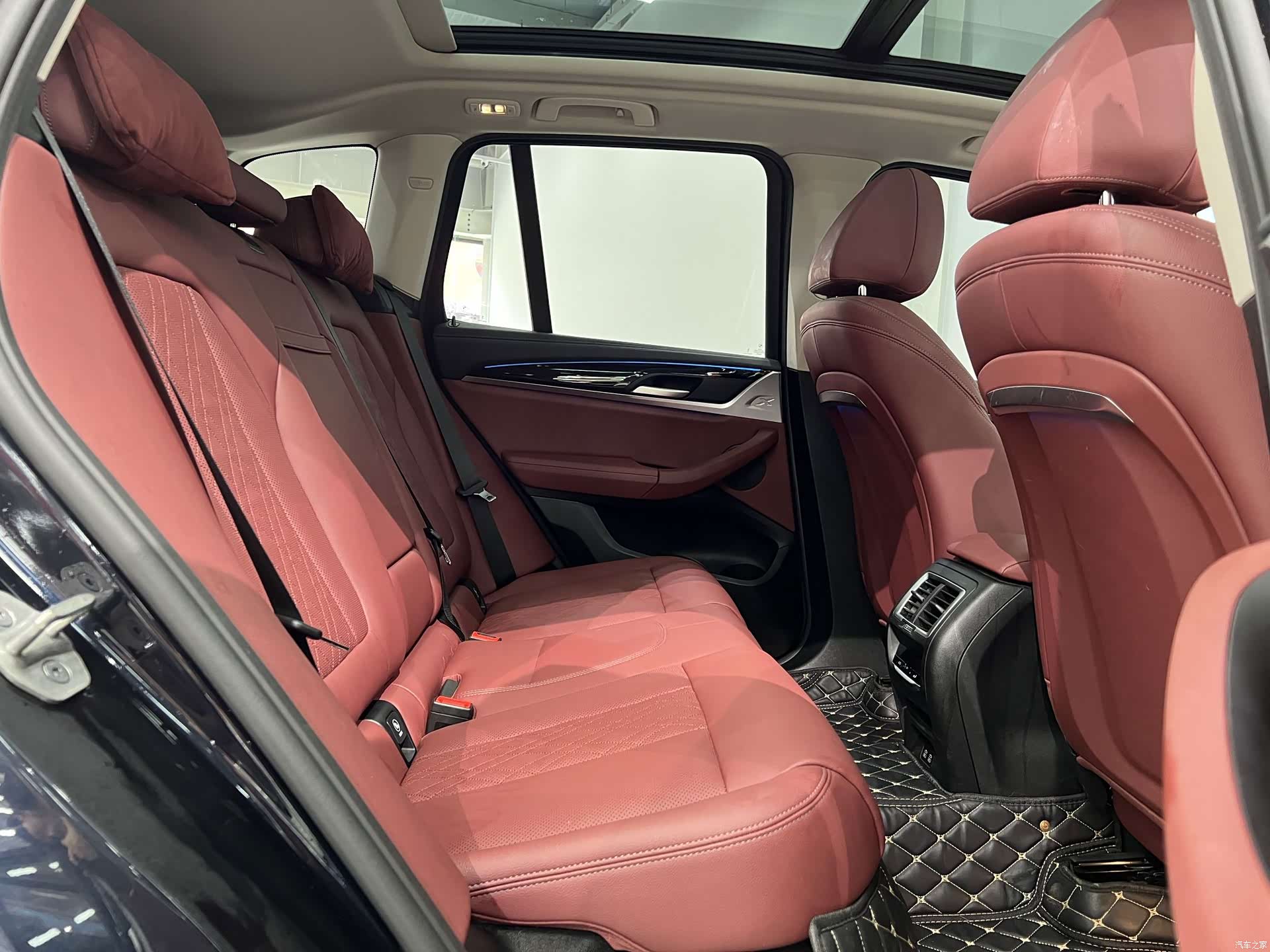 BMW iX3, 2024 6