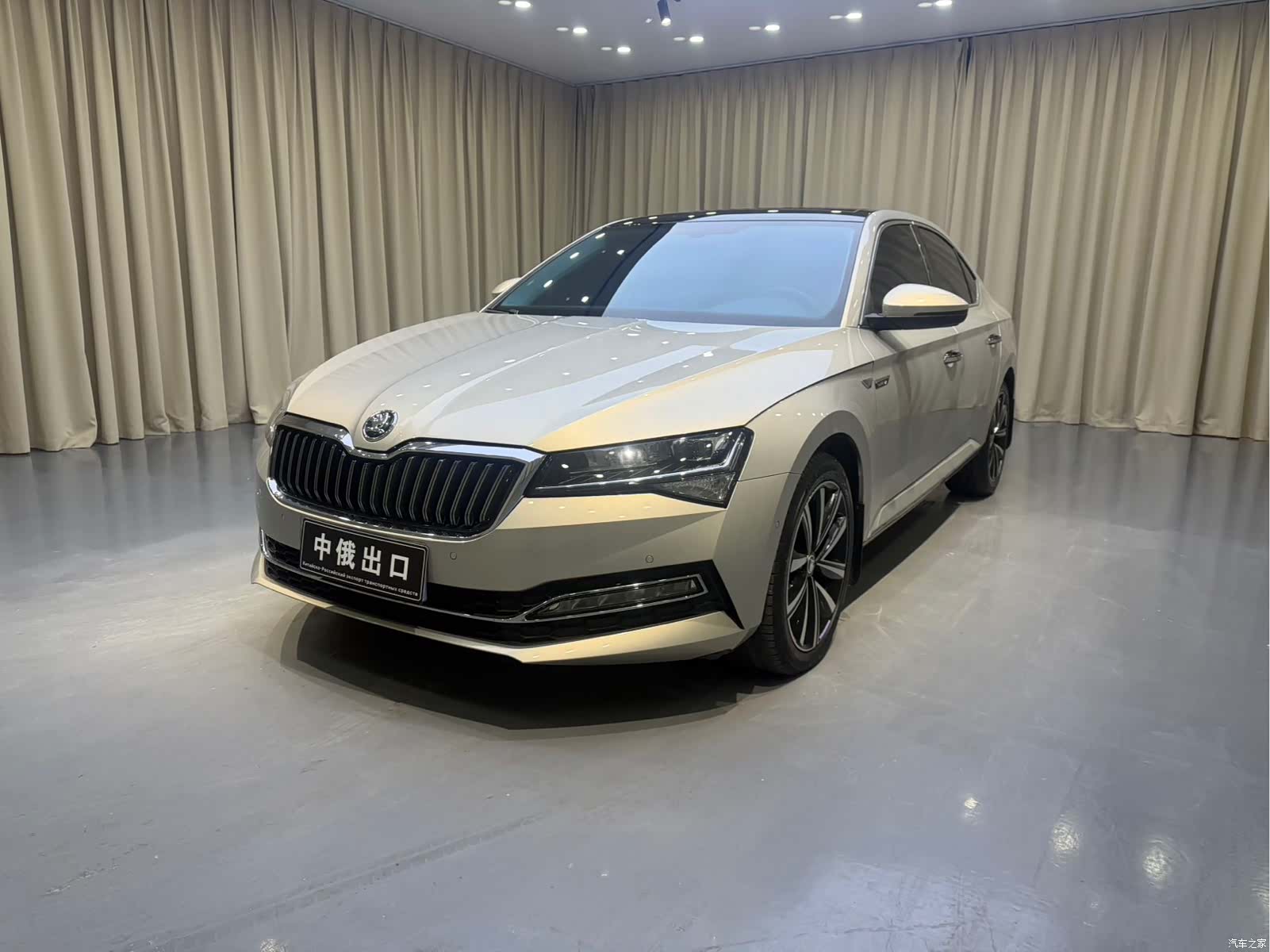 Skoda Superb, 2023 1
