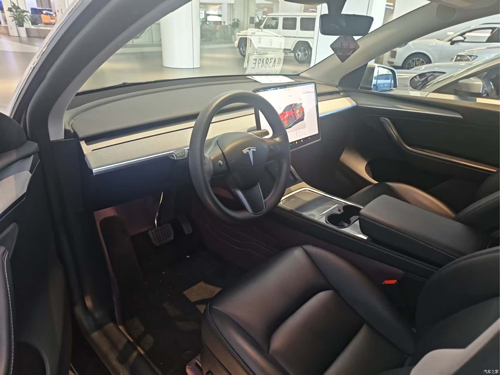 Tesla Model Y, 2023 4