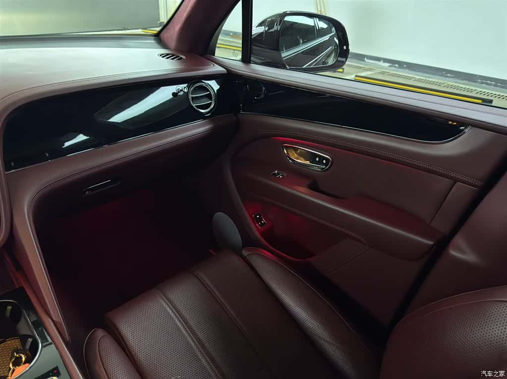 Bentley Bentayga, 2021 20