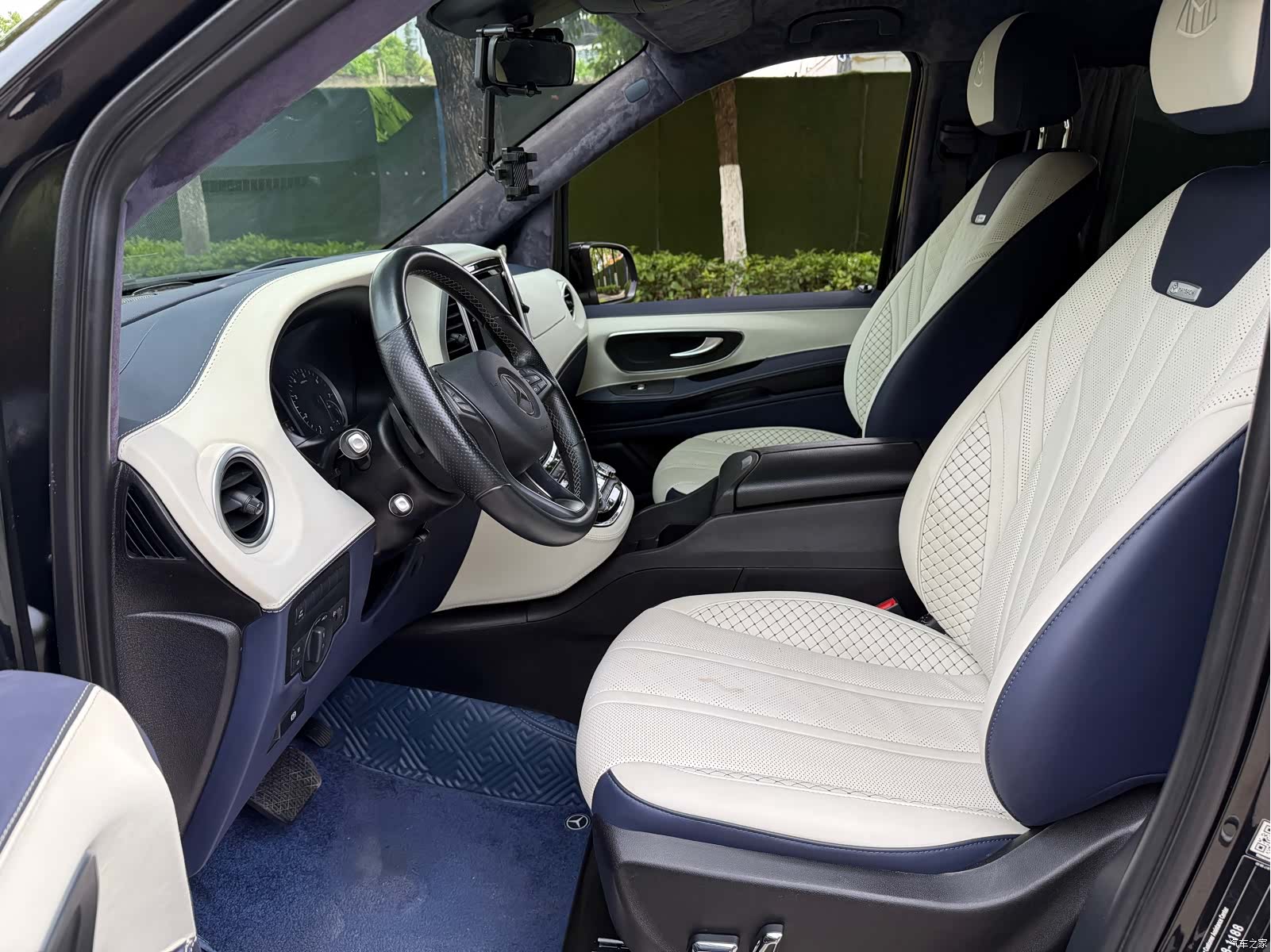 Mercedes-Benz 7, 2021 8