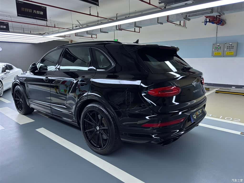 Bentley Bentayga, 2021 11