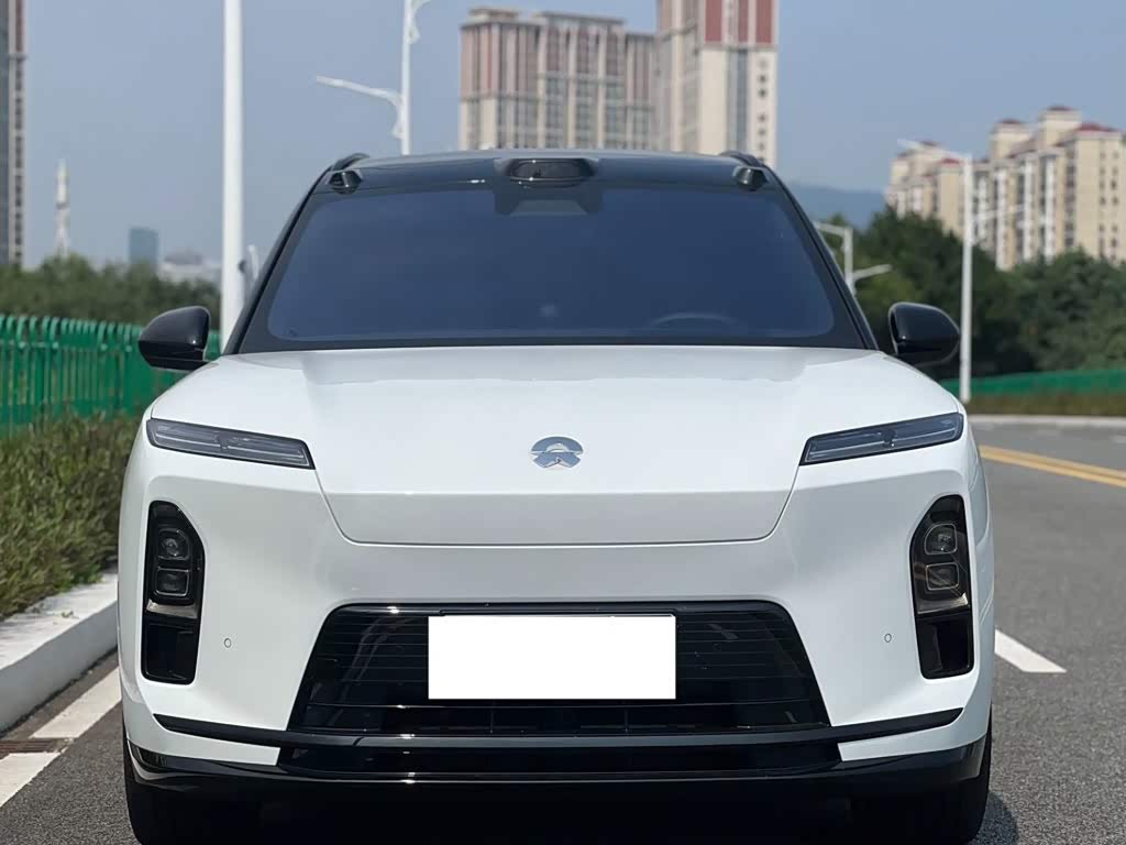NIO ES8
