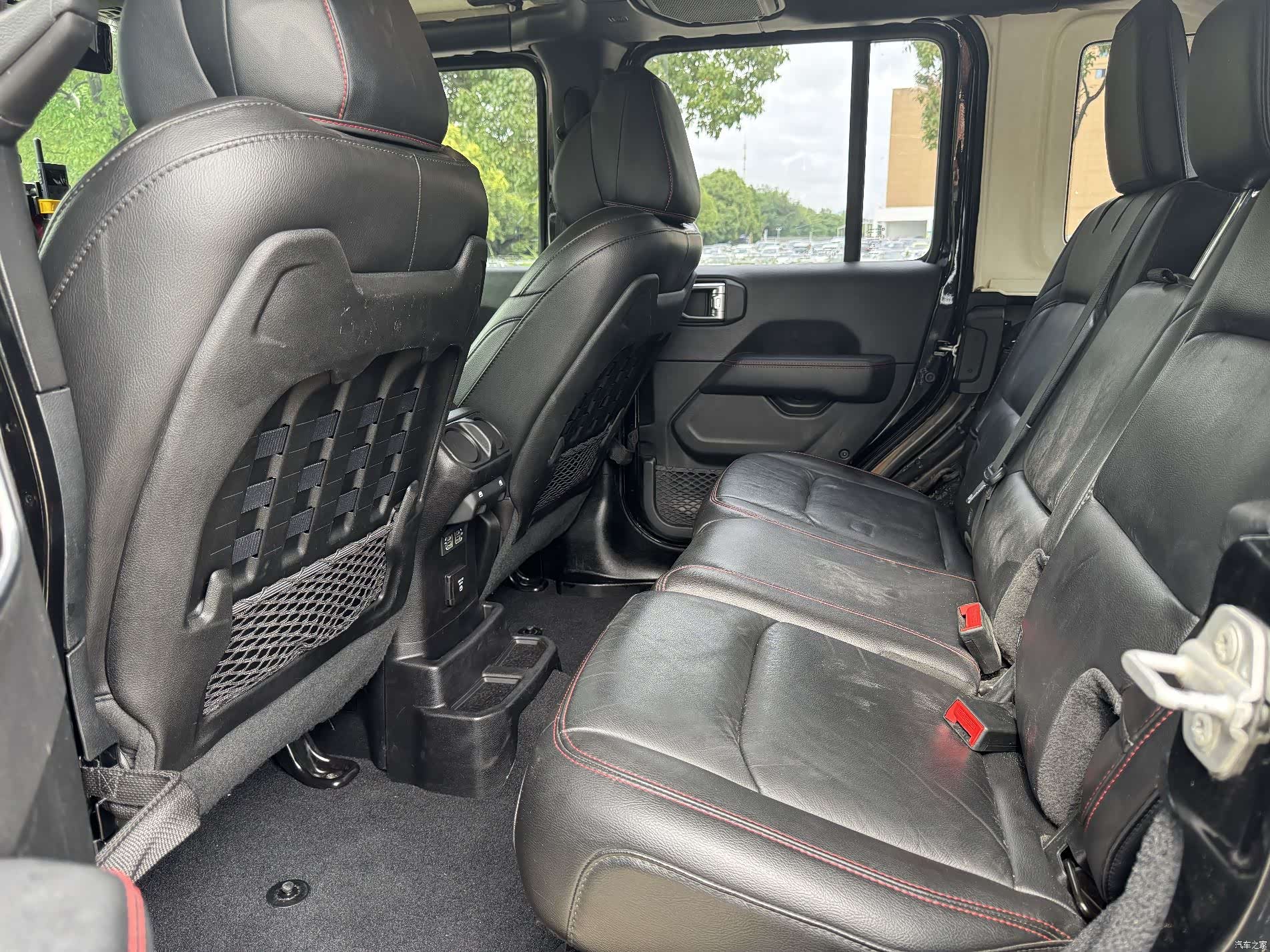 Jeep Wrangler, 2020 10