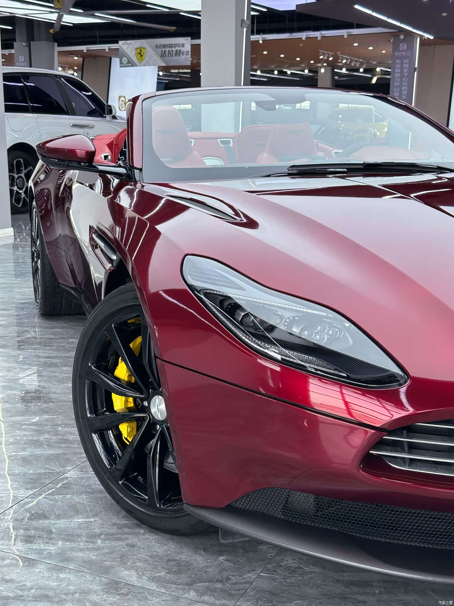 Aston Martin DB11, 2022 10