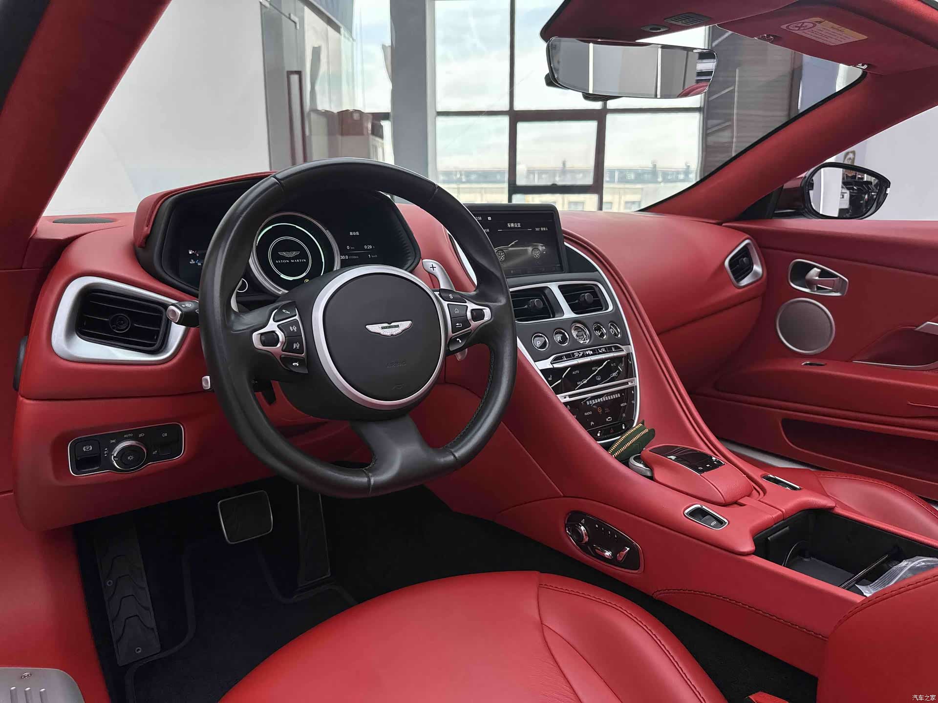 Aston Martin DB11, 2022 18