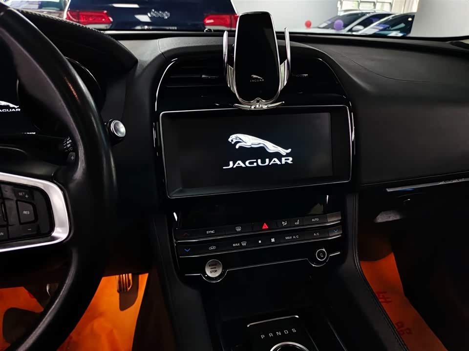Jaguar F-PACE Jaguar F-PACE